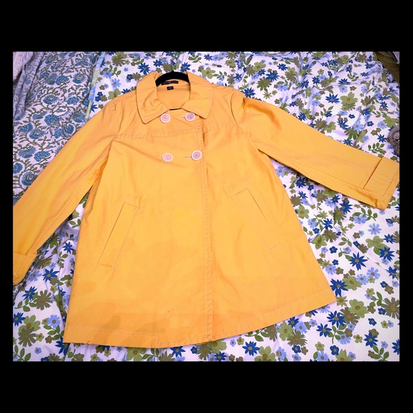 Beautiful yellow GAP trench coat (medium) - Picture 1 of 5
